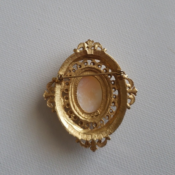 FLORENZA Vintage Cameo Brooch - Picture 4 of 7